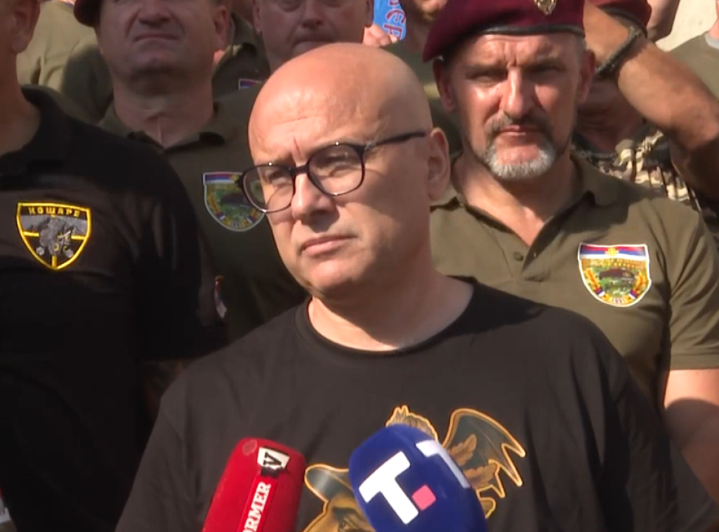 Vučević ispred Skupštine: Vreme da se svira kraj obojenoj revoluciji