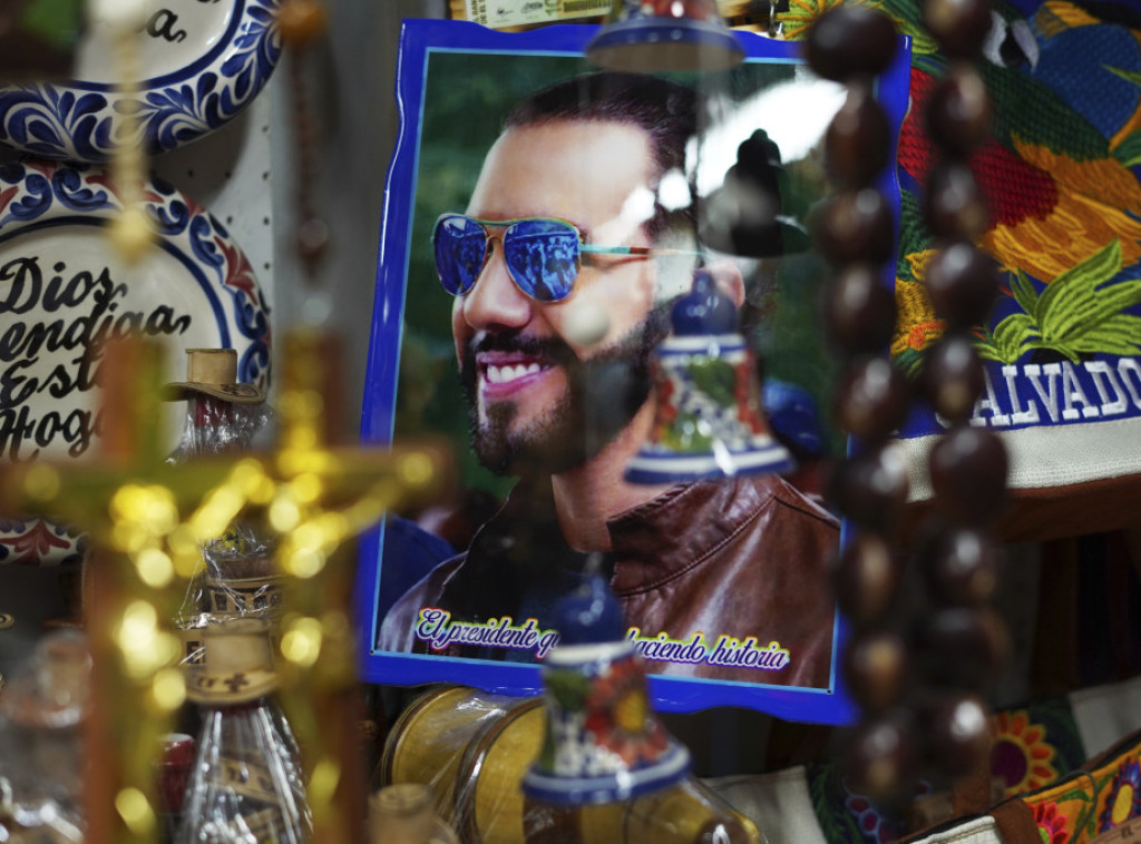 Šala predsednika El Salvadora nakon revije na Nedelji mode u Parizu