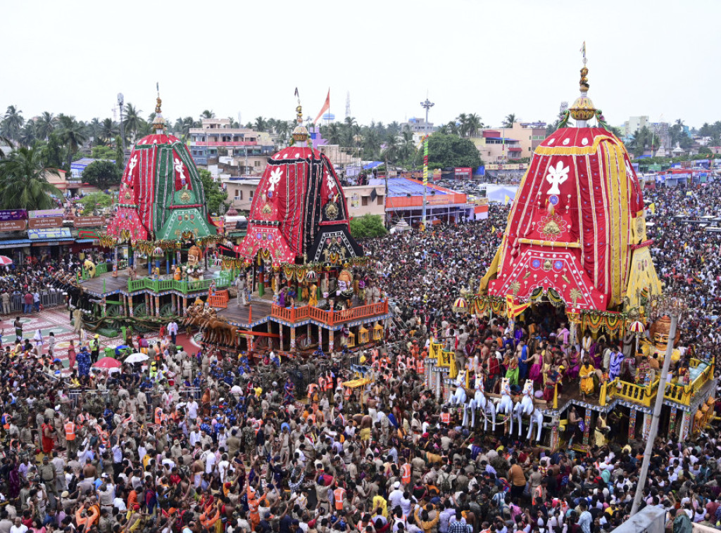 Indija: Tri osobe poginule, više od 10 povređenih u stampedu na Hindu festivalu