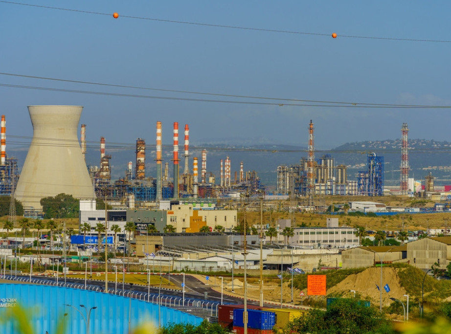 CNN: Iranska balistička raketa pogodila naftnu rafineriju u Haifi