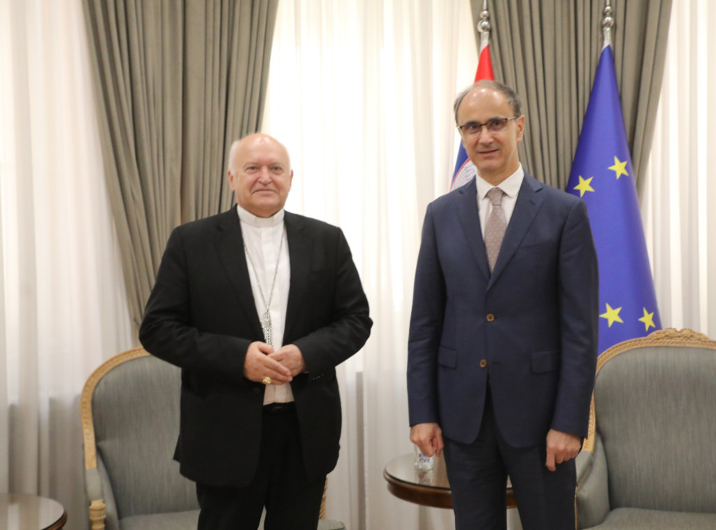 Premijer Macut se sastao sa nadbiskupom Nemetom, razgovarali o budućoj saradnji