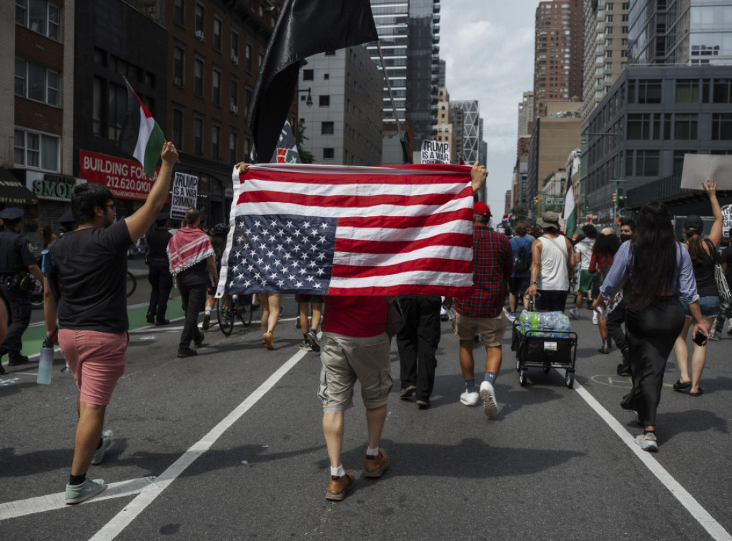 Galup: Rekordno nizak broj odraslih u SAD se izjasnio da su ponosni što su Amerikanci