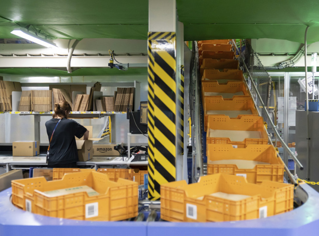 Cene robe proizvedene u Kini u SAD na Amazonu rastu brže od inflacije zbog carina