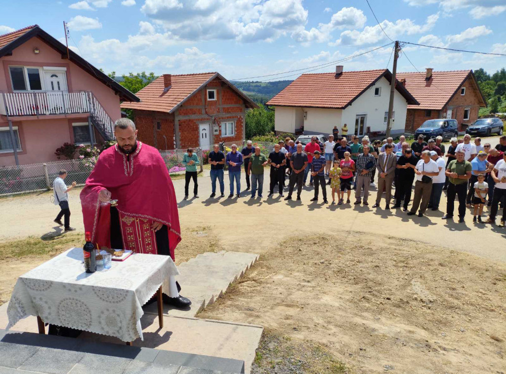 Brežani: Obeležena godišnjica zločina nad Srnima
