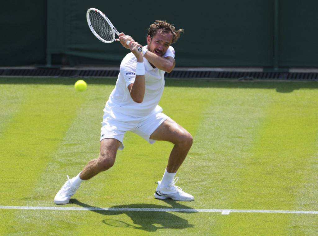 Ruski teniser Danil Medvedev eliminisan na startu Vimbldona