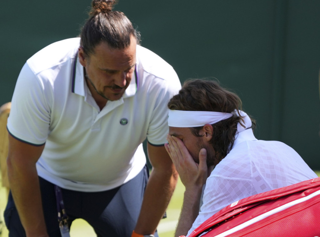 Grčki teniser Stefanos Cicipas zbog povrede leđa predao meč prvog kola Vimbldona