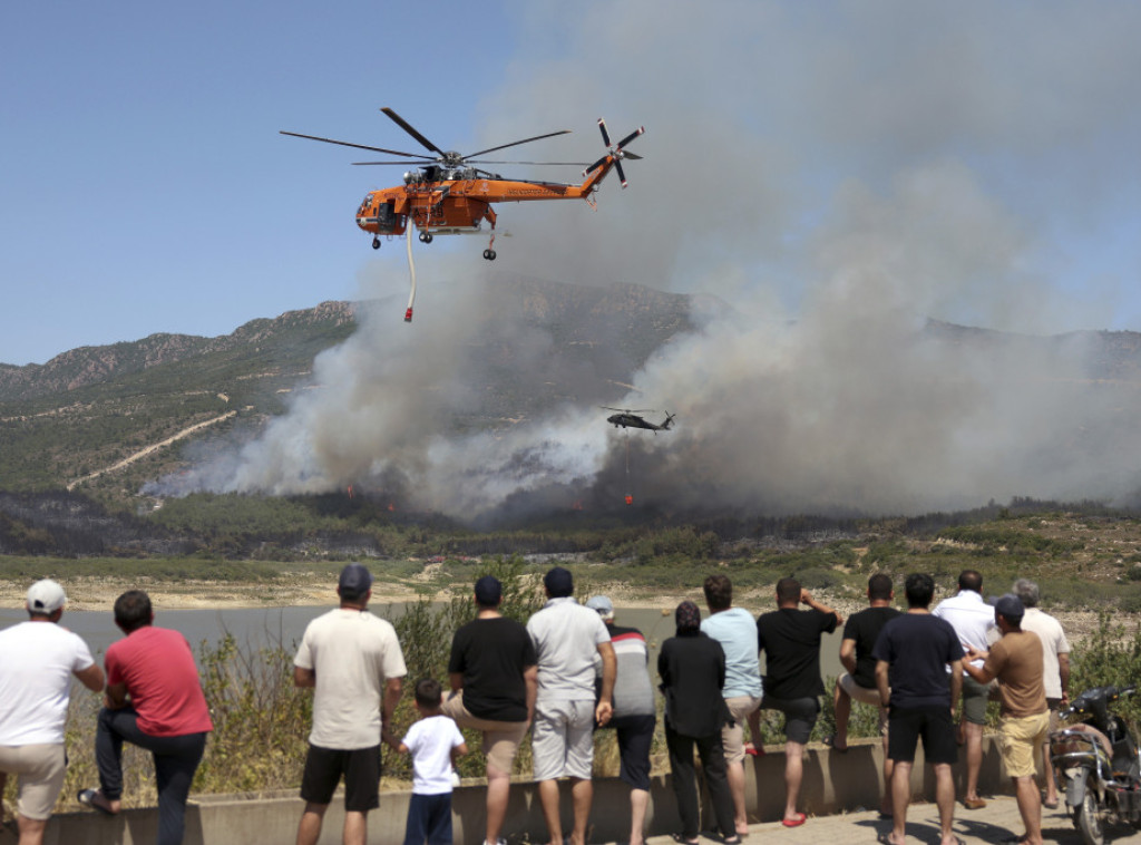 Više od 50 hiljada ljudi evakuisano u Turskoj zbog požara