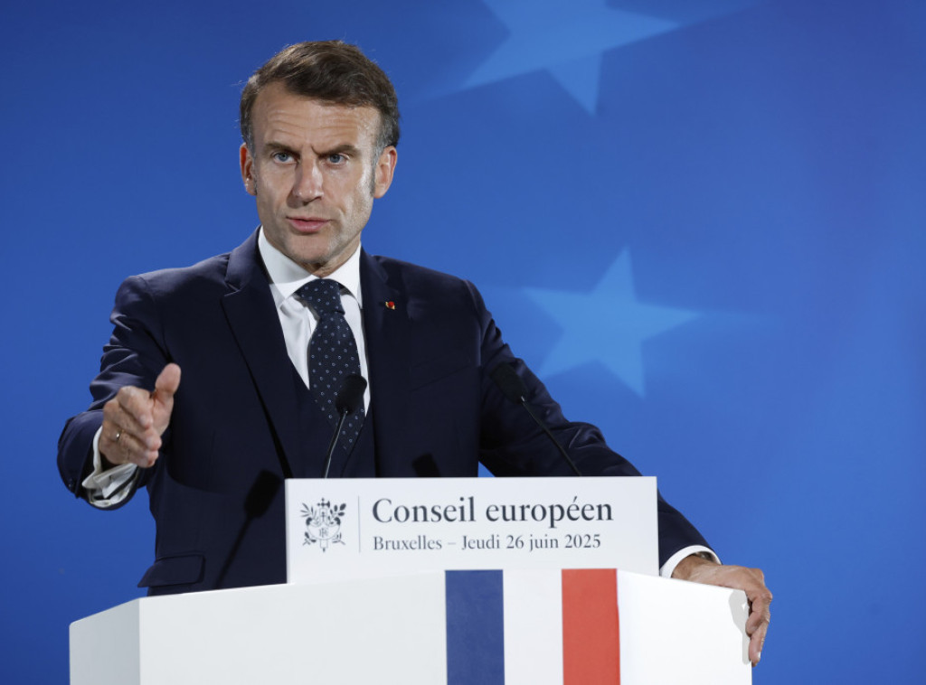 Makron nazvao Trampove carine oblikom "ucene"