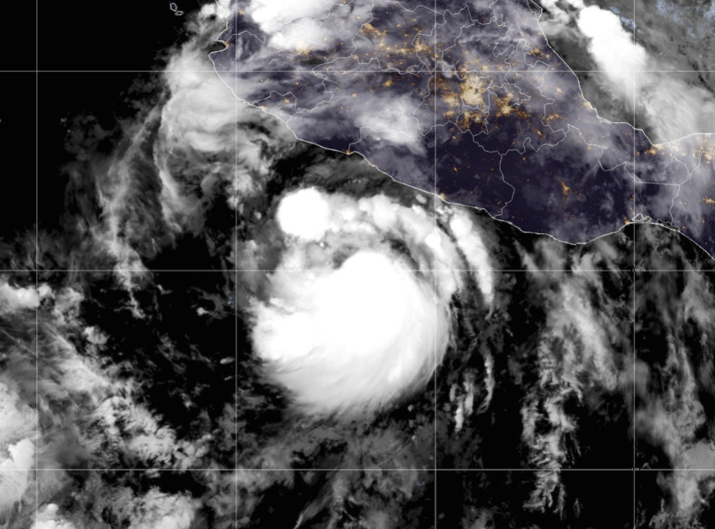 Tropska oluja Flosi ojačala u uragan 1. kategorije kod meksičke obale
