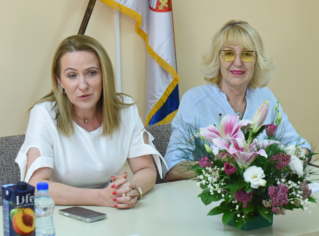Ministarka Snežana Paunović posetila Šumadijski upravni okrug