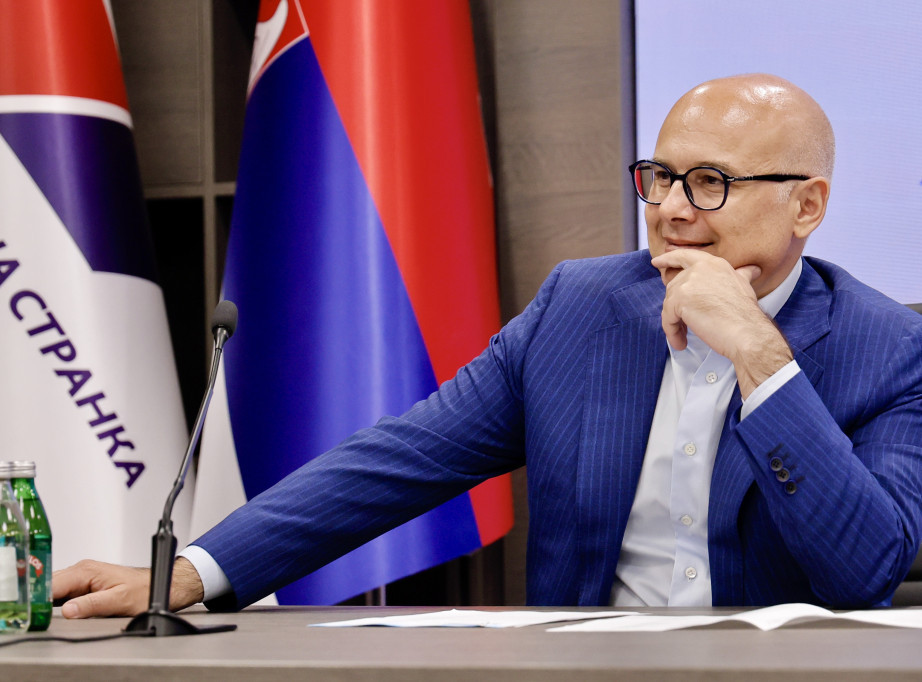 Počela sednica Predsedništva SNS-a, jedna od tema konsultacije sa Vučićem