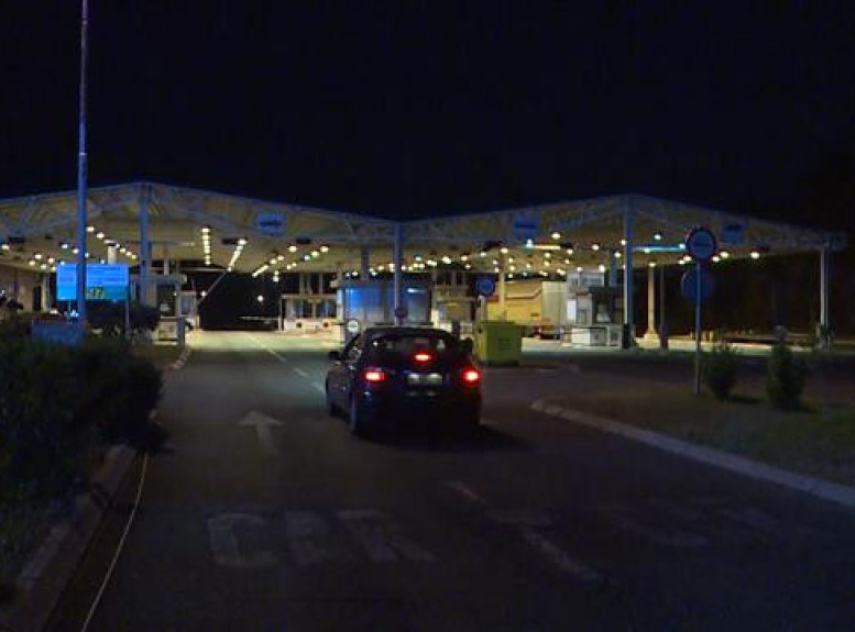 Automobili čekaju sat i po na Batrovcima na izlazu iz Srbije