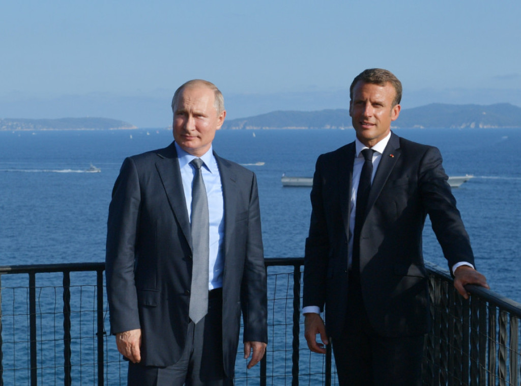 Zaharova zatražila od EU i NATO da objasne Makronov razgovor sa Putinom