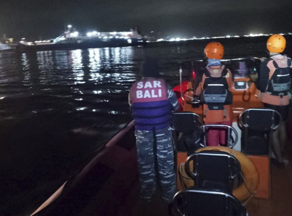 Četvoro mrtvih, 30 nestalih i 31 preživeli u potonuću trajekta u Indoneziji