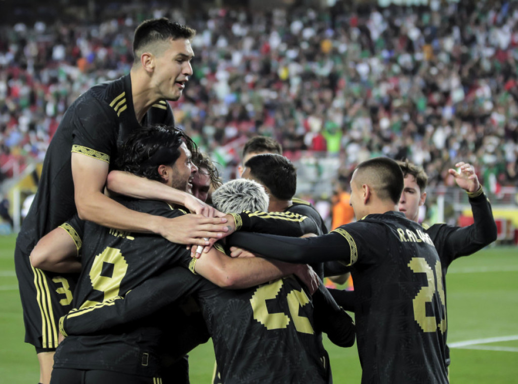 Fudbaleri Meksika i SAD igraće u finalu Gold kupa