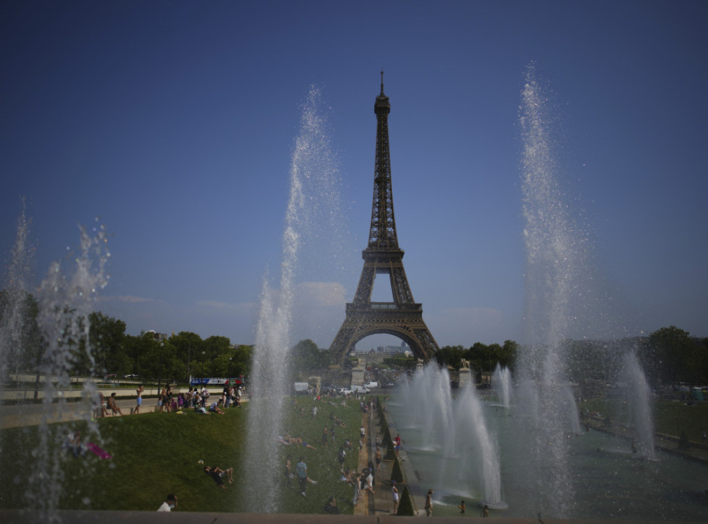 Štrajk kontrolora letenja u Parizu doveo do restrikcije avio-saobraćaja za 40 odsto