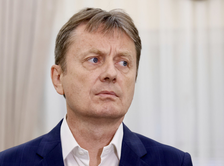 Minister Glisic falls sick during appearance on Pink TV