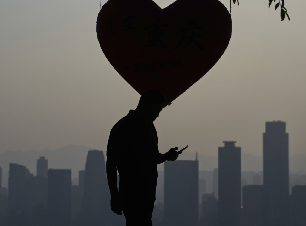 Honor predstavio u Pekingu novi ultra tanki preklopni telefon Magic V5