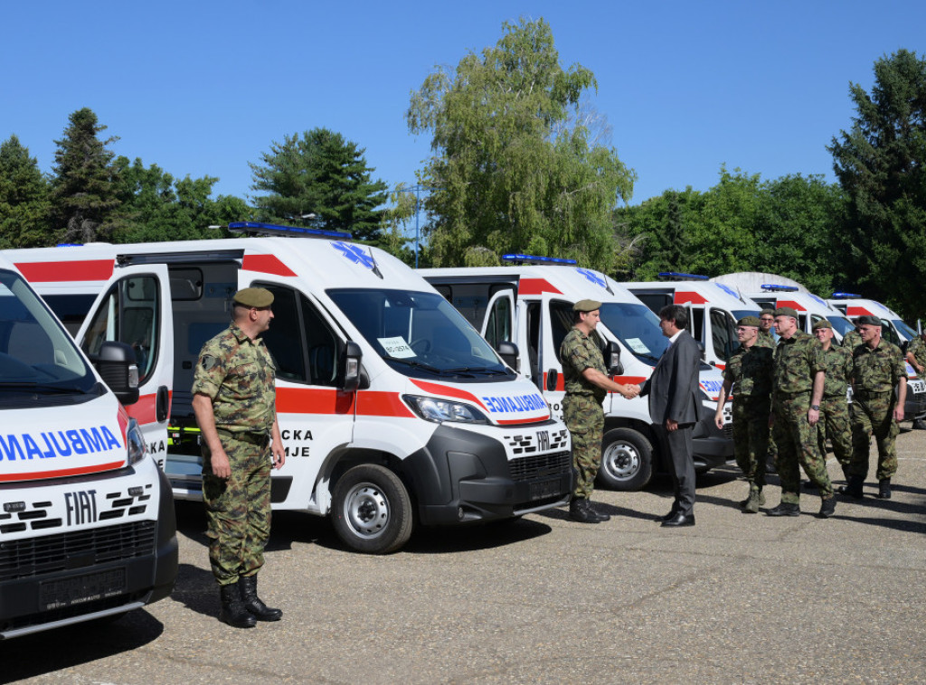 Novih 10 sanitetskih vozila za Vojsku Srbije