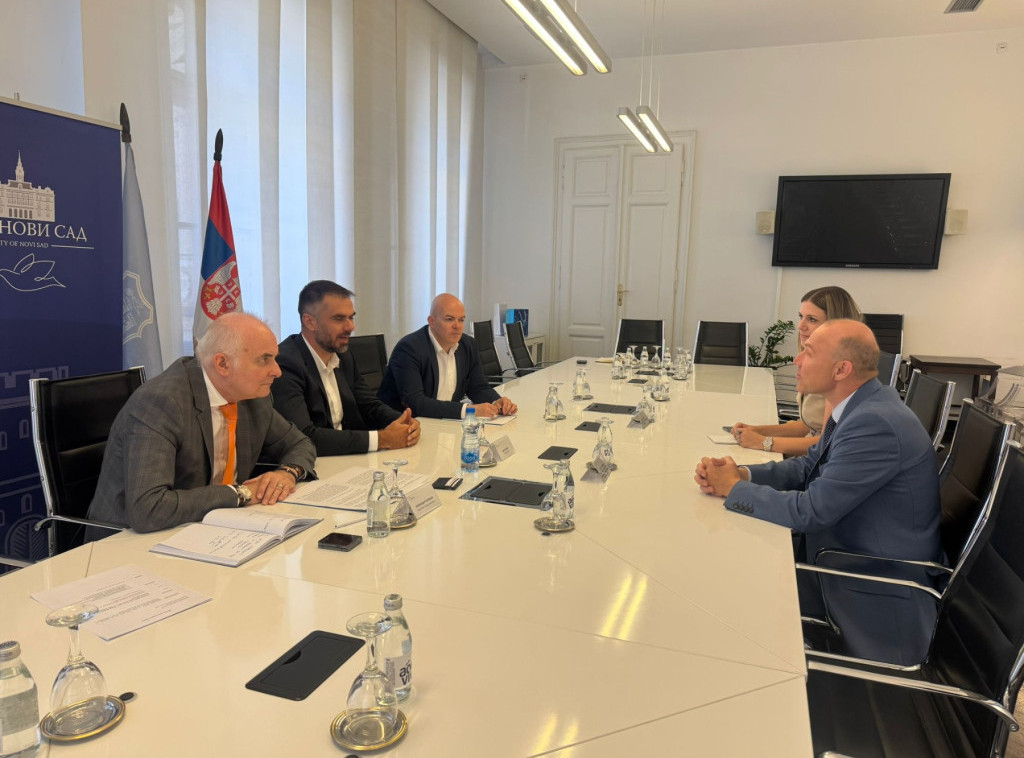 Mićin sa ambasadorom Češke: Novi Sad izuzetan za saradnju sa češkim gradovima