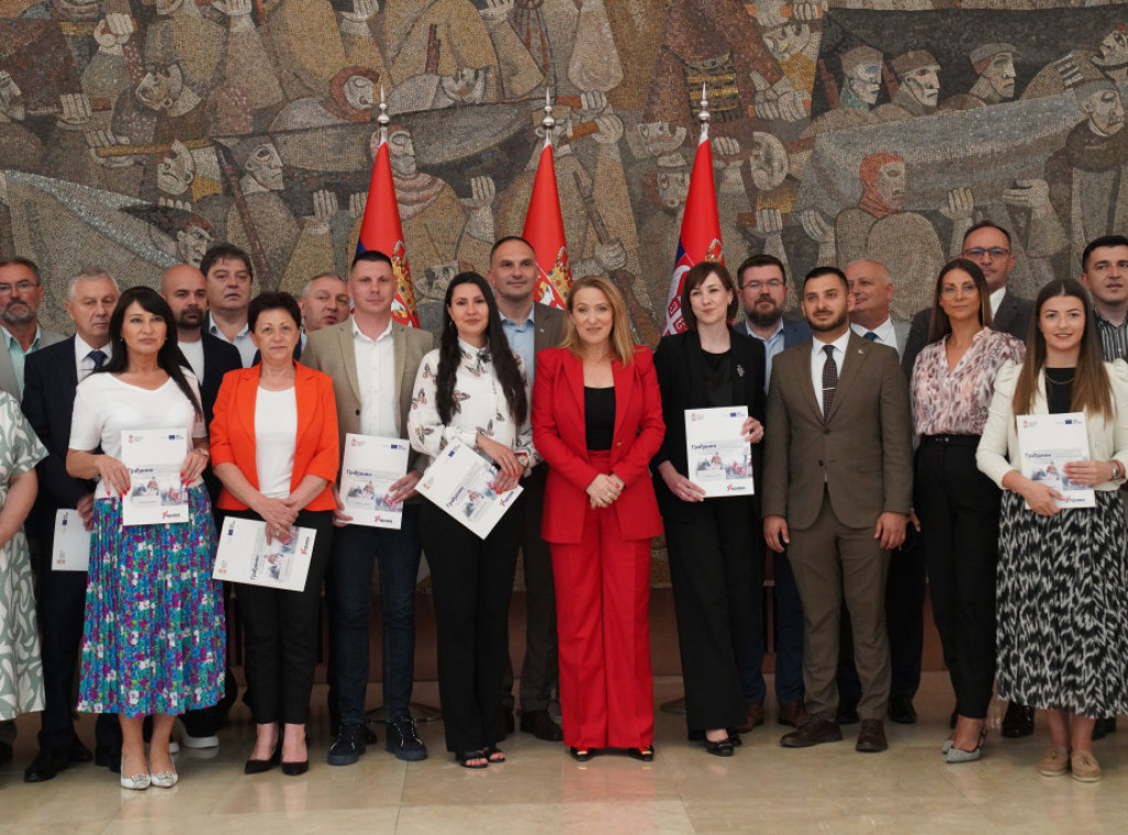 Snežana Paunović: Potpisani sporazumi o pomoći opštinama, dodeljeno 362,6 miliona dinara