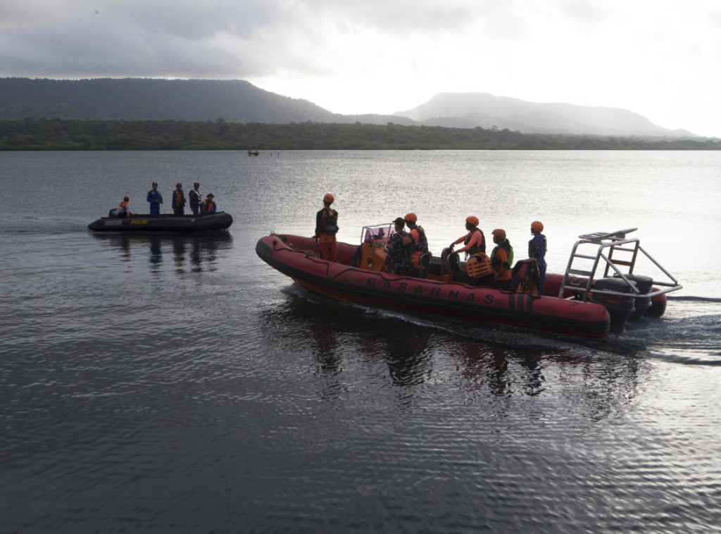 Šest osoba poginulo, 30 nestalo kada je potonuo trajekt kod Balija