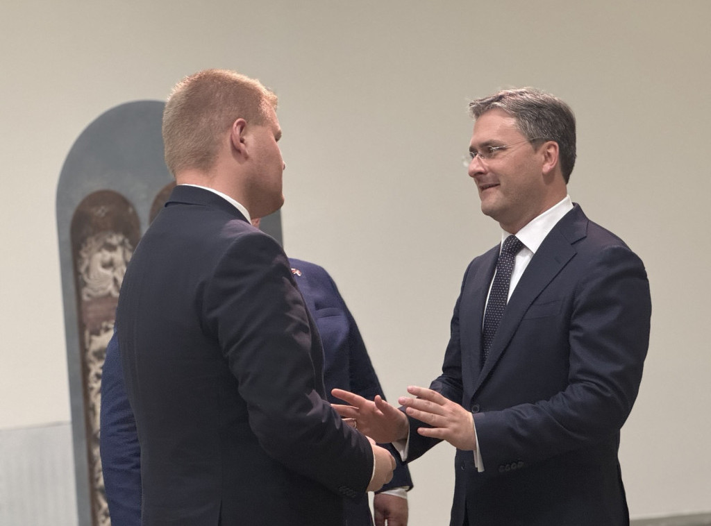 Ministar Selaković u Bratislavi otvorio izložbu "Srpski srednjovekovni manastiri u opasnosti"