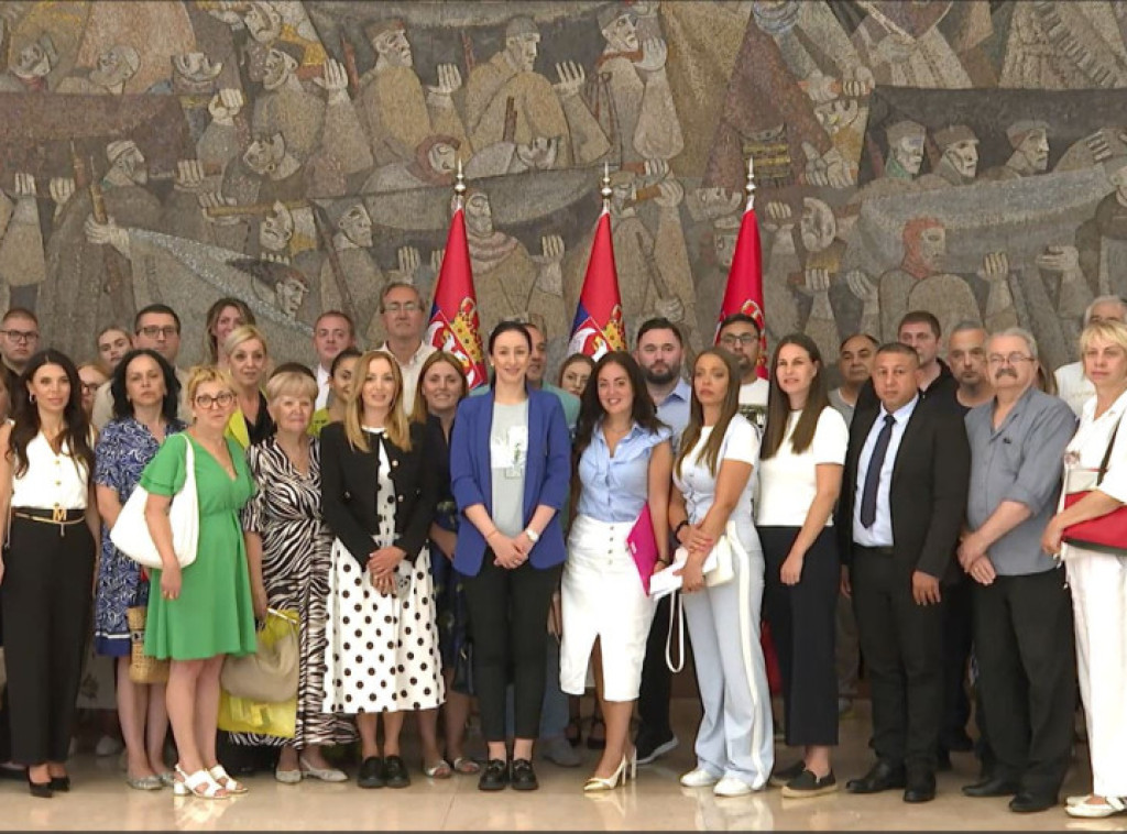 Žarić Kovačević potpisala ugovore sa udruženjima o dodeli bespovratnih sredstava