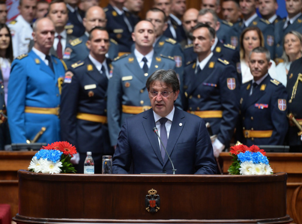 Uručene oficirske sablje i replike mačeva polaznicima 68. klase GŠU i 14. klase VSBO