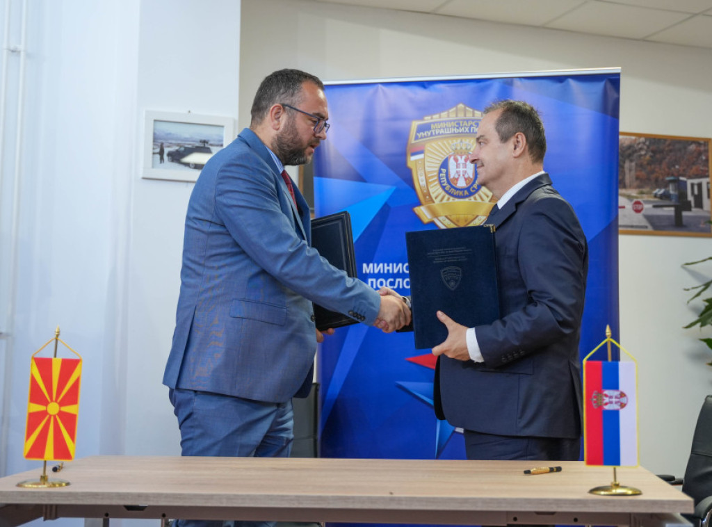 Dačić i Toškovski potpisali Protokol ministarstava o saobraćajnoj graničnoj saradnji
