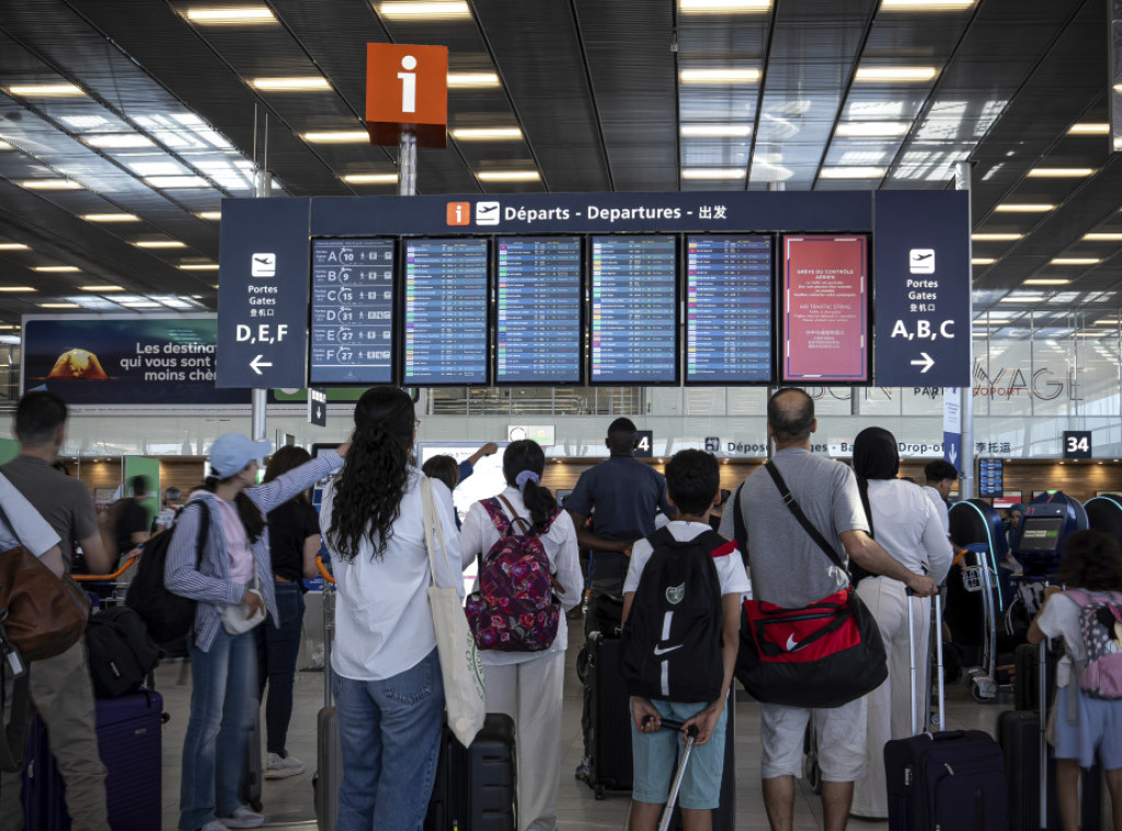 Mediji: Štrajk kontrolora leta u Francuskoj smanjio broj letova do 50 odsto