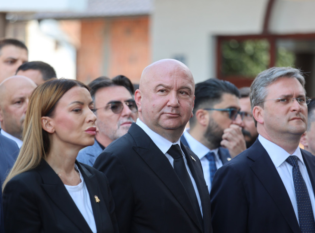 Ministar Popović na liturgiji i pomenu stradalim Srbima iz Srednjeg Podrinja i Birča