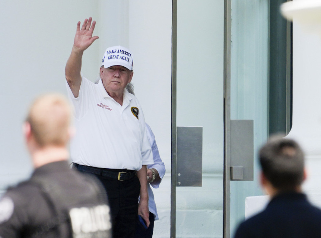 Civilni avion uleteo u zabranjenu zonu iznad golf kluba predsednika SAD Donalda Trampa