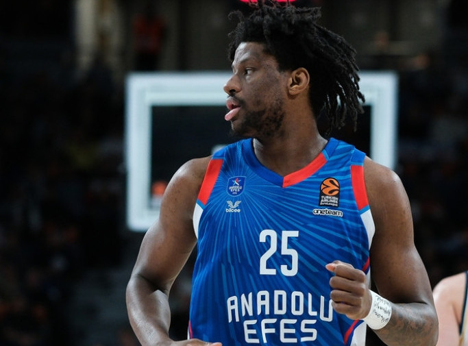 Američki centar Danijel Oturu potpisao ugovor sa Hapoelom iz Tel Aviva