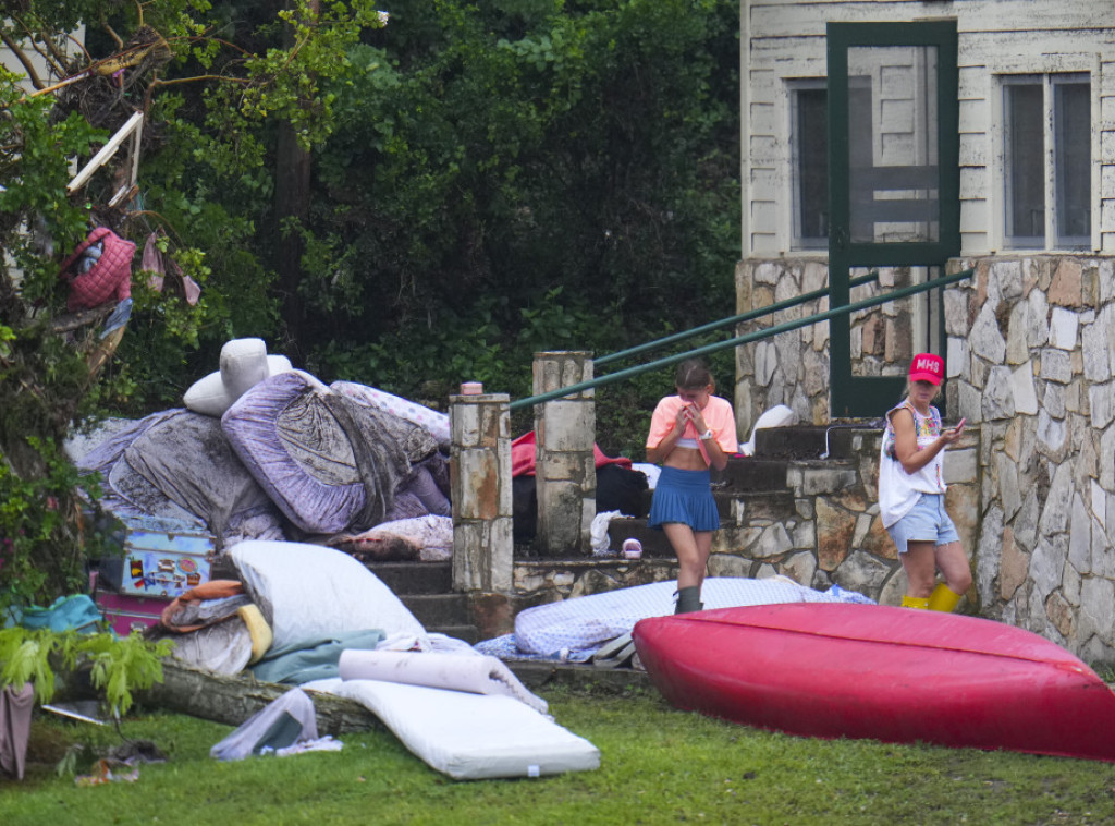 Broj poginulih u poplavama u Teksasu porastao na 80