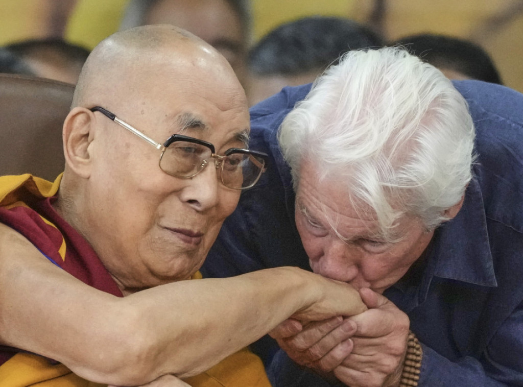 Hiljade ljudi na rođendanu Dalaj Lame, među zvanicama i Ričard Gir