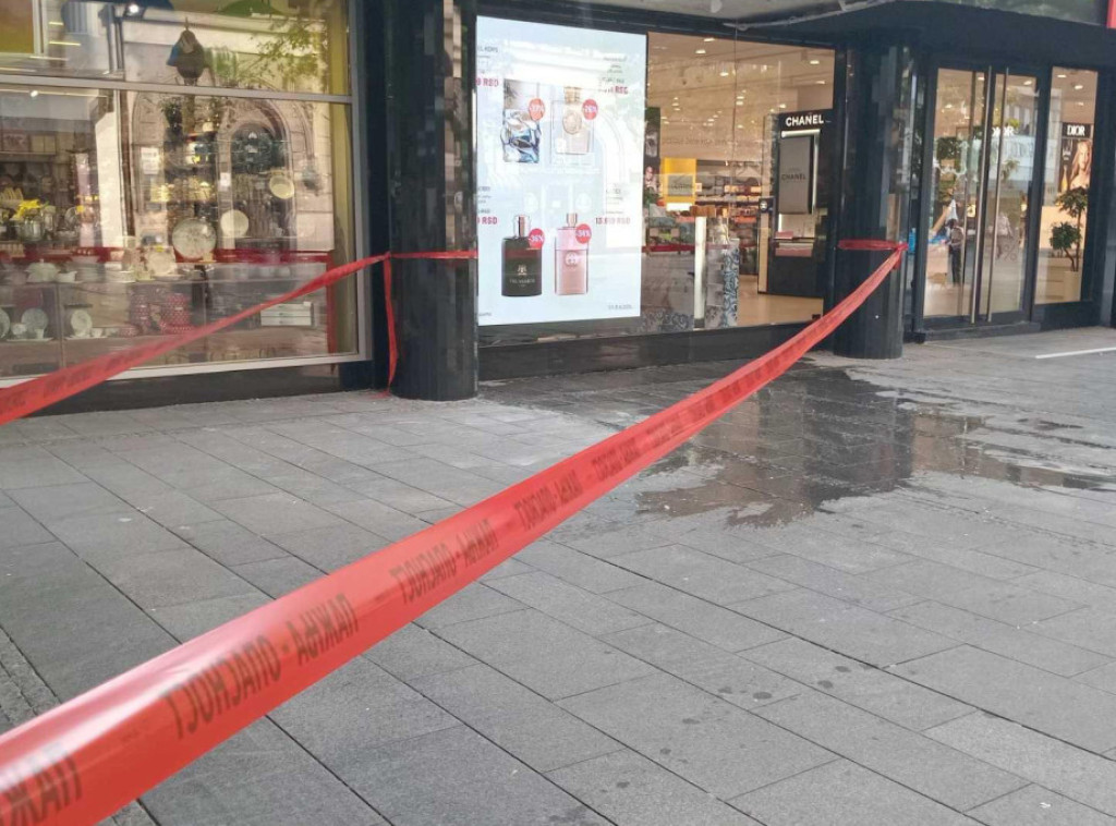 Uklonjena plafonska obloga u Knez Mihailovoj, apel vlasnicima da brinu o bezbednosti