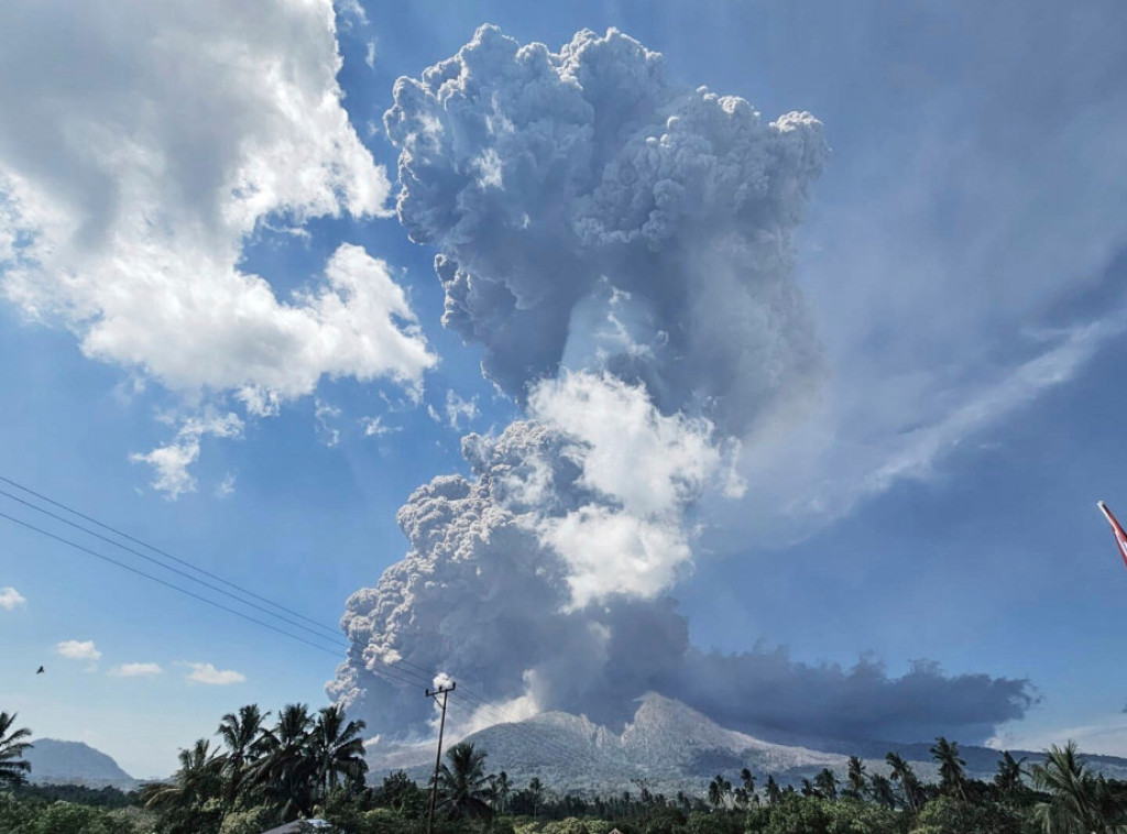 Otkazano više letova za Bali nakon erupcije vulkana Levtobi