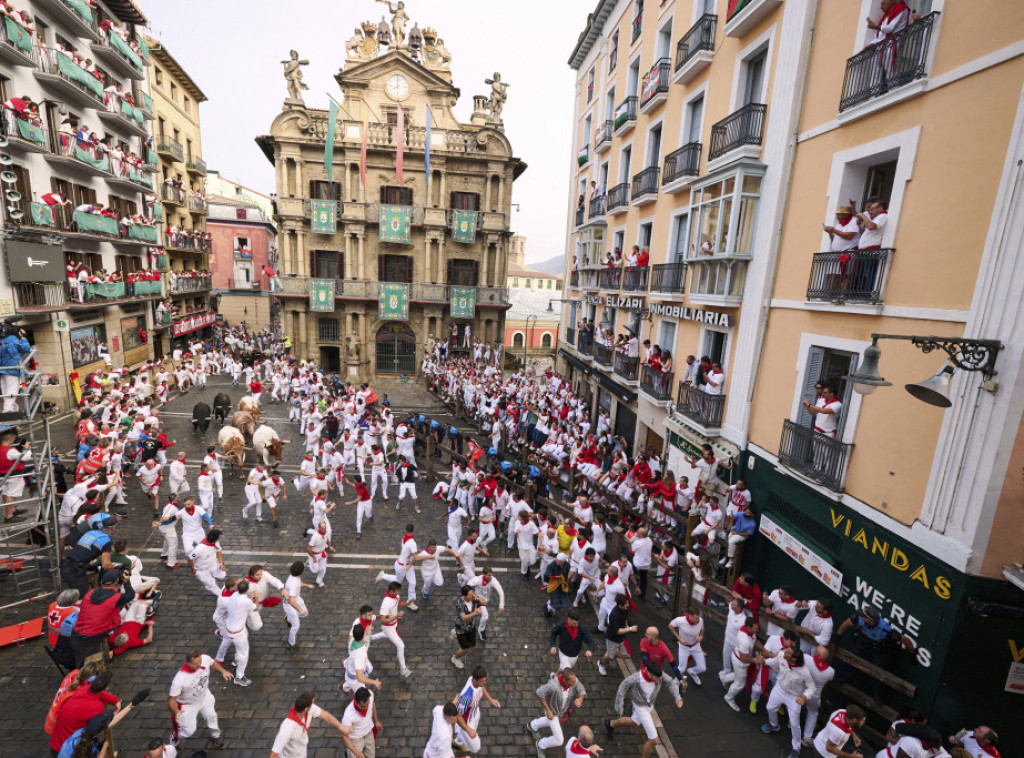 U Pamploni održana prva trka sa bikovima na otvaranju festivala San Fermin