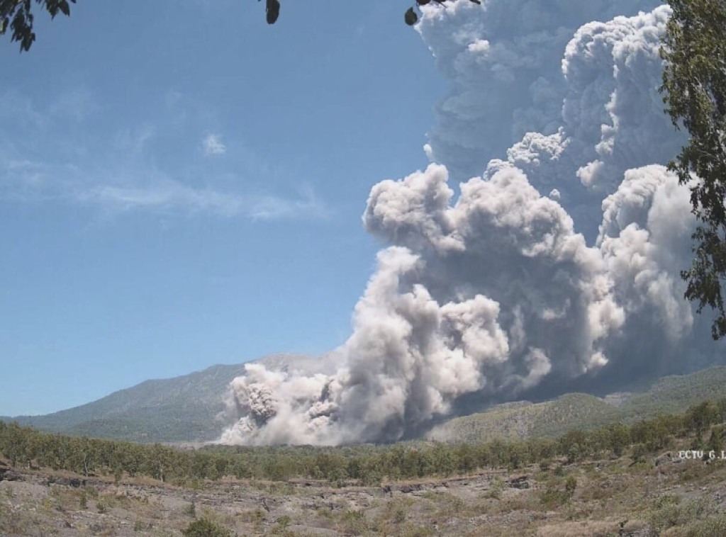 Indonezija: Erupcija vulkana Levotobi Laki zatvorila aerodrome i odložila letove