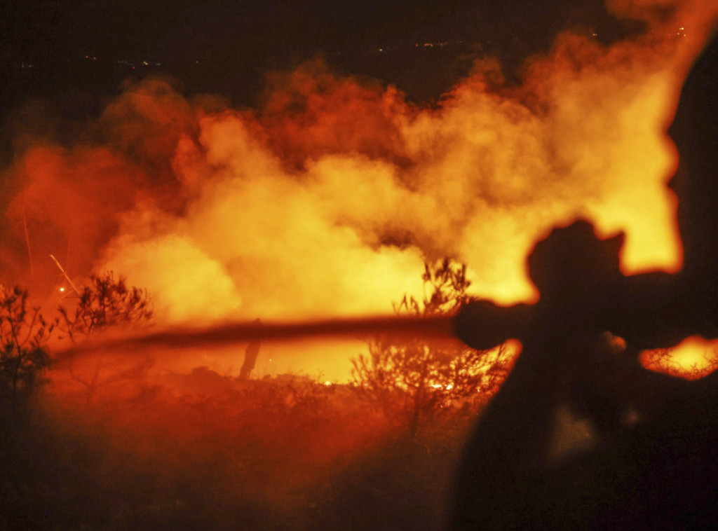 Šumski požar u Španiji: Više od 2.000 ljudi u izolaciji, izgorelo 2.300 hektara zemlje