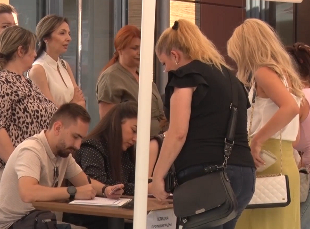 U Kosovskoj Mitrovici nastavljeno potpisivanje peticije protiv izgradnje dva nova mosta