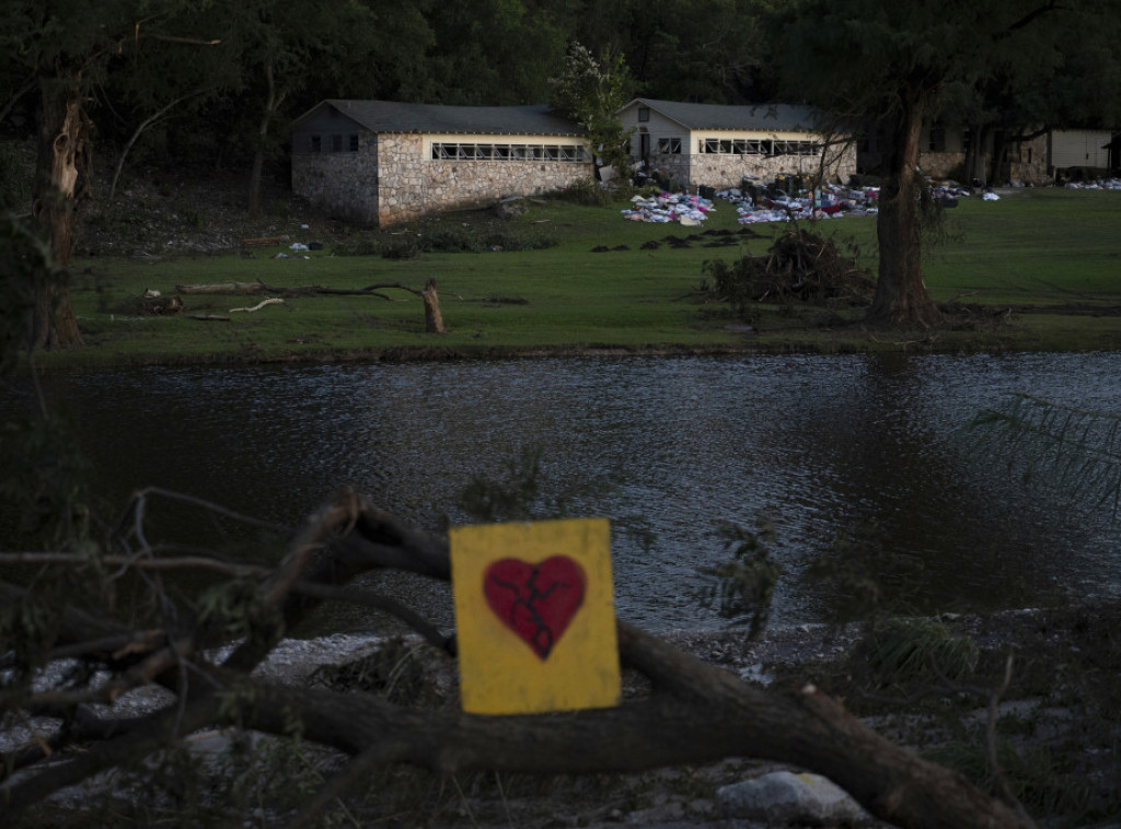 Najmanje 110 poginulih u poplavama u Teksasu, traga se za više od 160 osoba