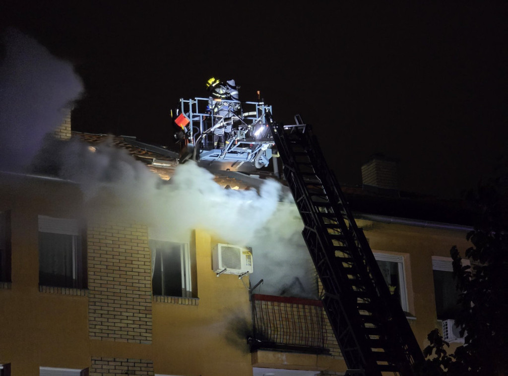 Evakuisana zgrada u Novom Sadu zbog požara, pregledan muškarac