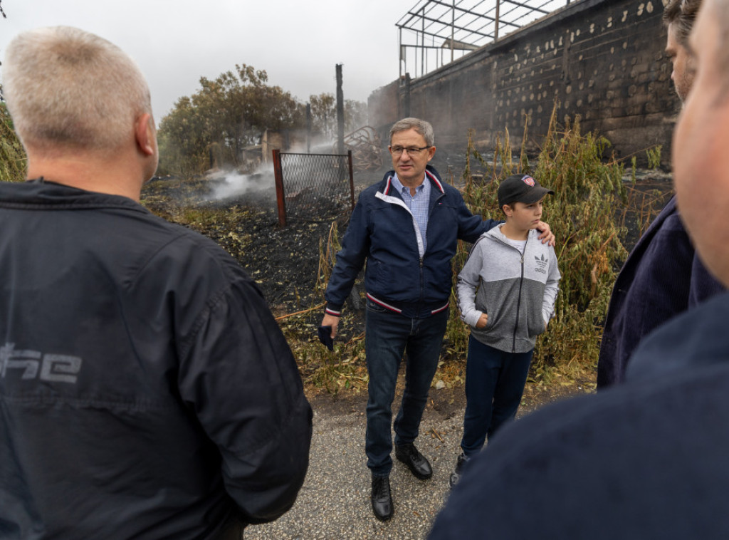 Glamočić obišao poljoprivredna gazdinstva pogođena požarima i obećao pomoć države
