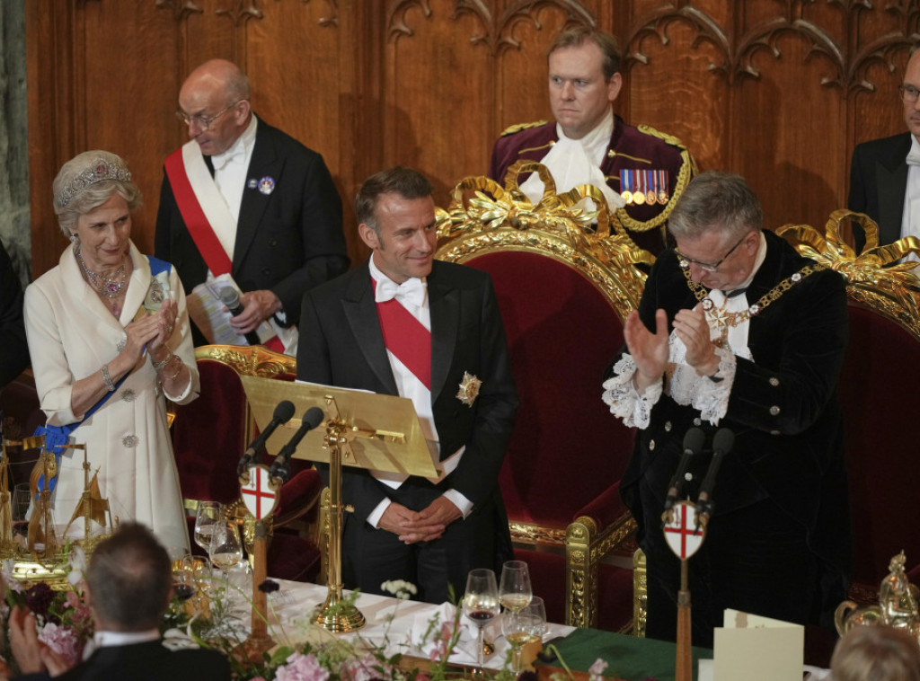 Figaro: Britanski mediji kritikovali Makrona zbog obraćanja na francuskom