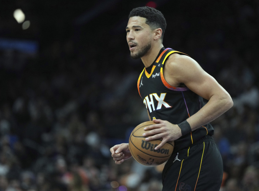 Američki košarkaš Devin Buker dogovorio produženje ugovora sa Finiksom