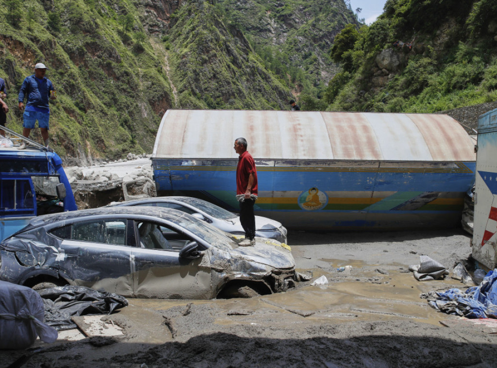 Kina: Dve osobe nastradale u kišnim olujama u Junanu, evakuisano 7.200 ljudi