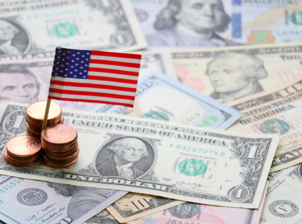 Američki trgovinski deficit u 2025. neznatno smanjen na 901 milijardu dolara