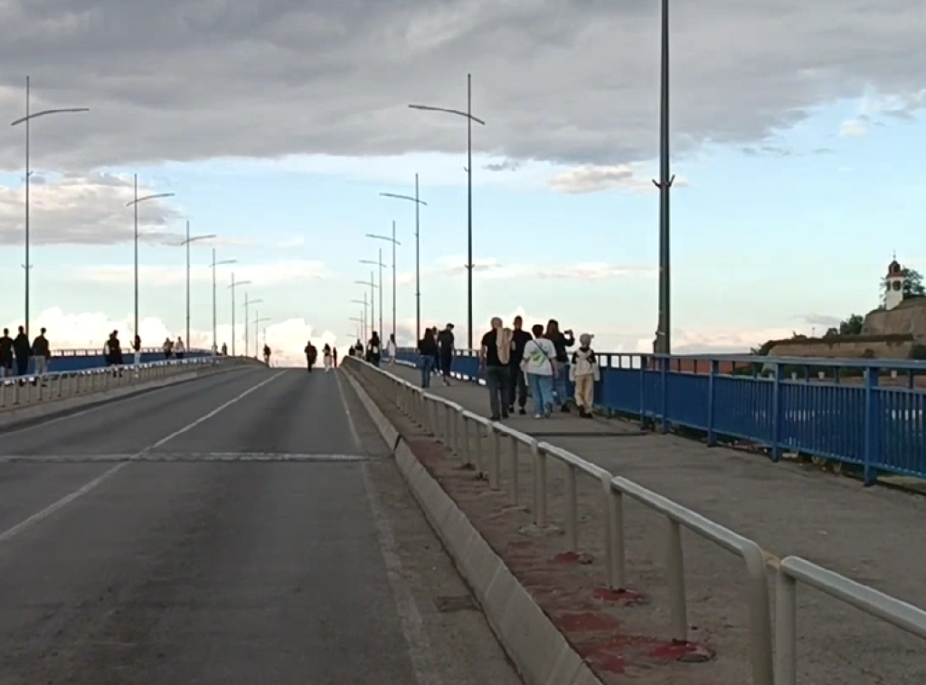 U Užicu blokirana magistrala prema Zlatiboru, u Novom Sadu blokiran Varadinski most